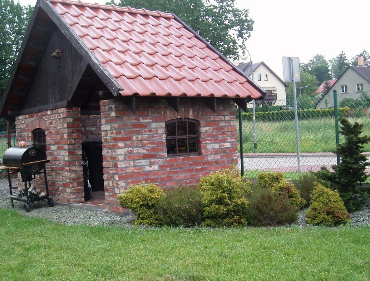 Willa Axla Z Weranda Ogrodem I Parkingiem Kudowa Zdroj Luaran gambar